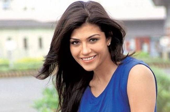 Top 7 Most Beautiful Female Anchors In Cricket Shows