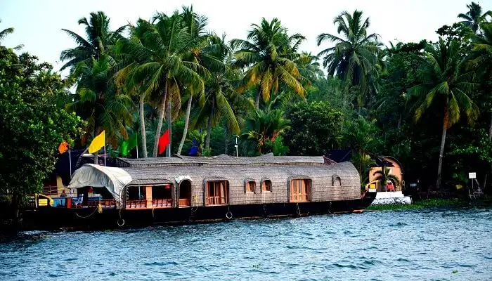 MUST VISIT PLACES IN KUMARAKOM