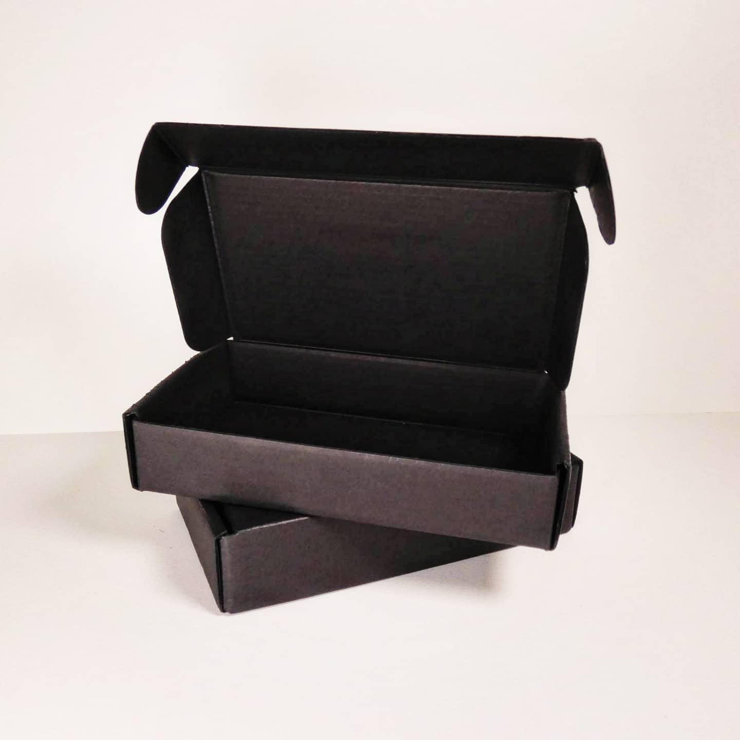 Get Premium Packaging by Using Black Mailer Boxes for Your Business